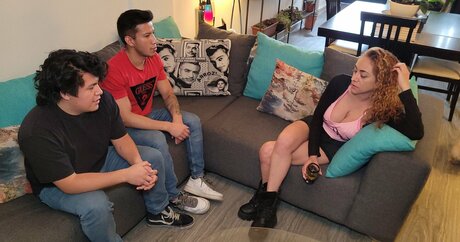 Isadora Villa sexy actress pics