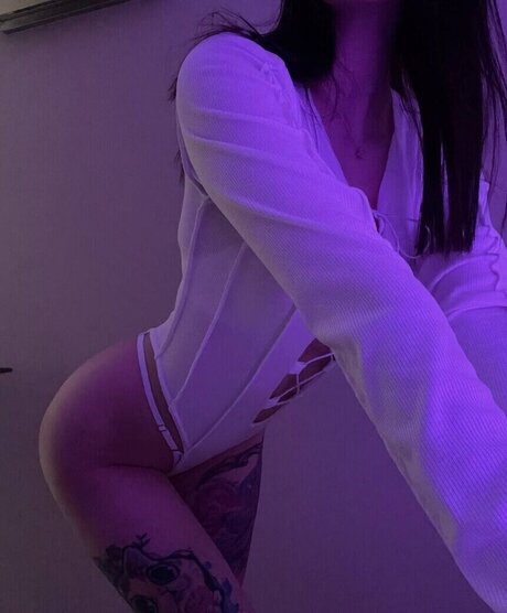 leonesan model nude pic