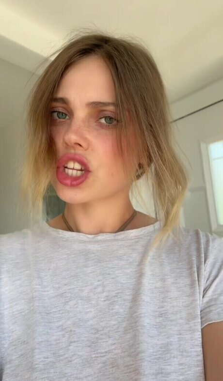 Velvet Tatti star beautiful pic