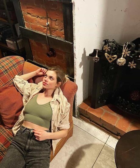 Velvet Tatti model art pictures