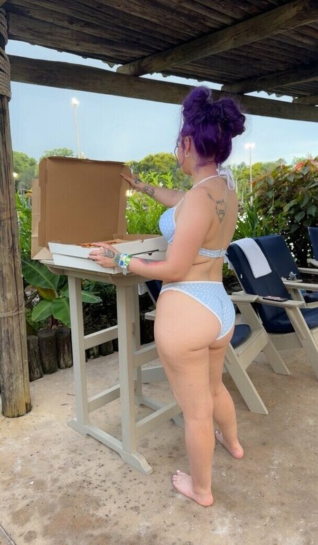 Mary Liven star art pic