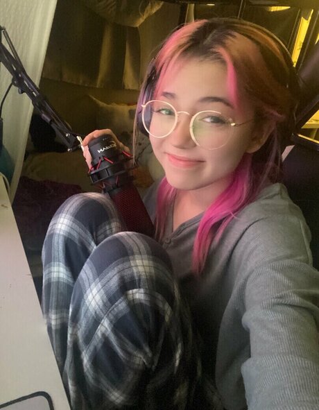 Sidsityttv star erotic photos