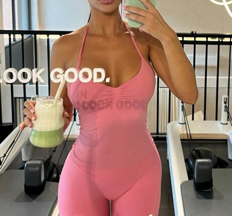 Ziyartist perfect actress pictures