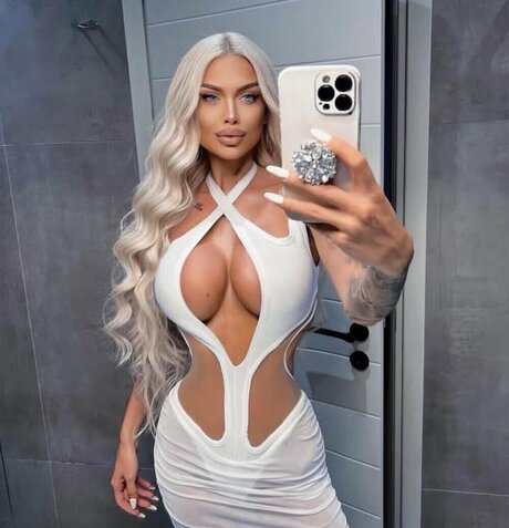 Adina Tatiana hd model image