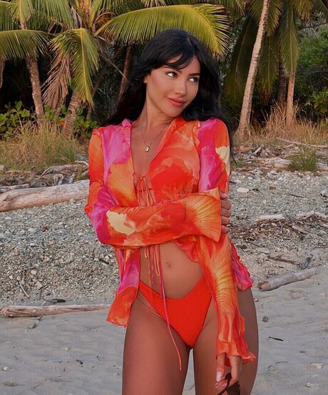 Sara Hesri naked actress archive