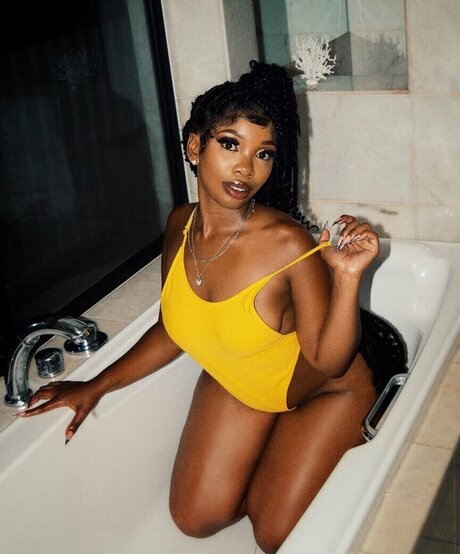 African Booty Meat model xxx gallery