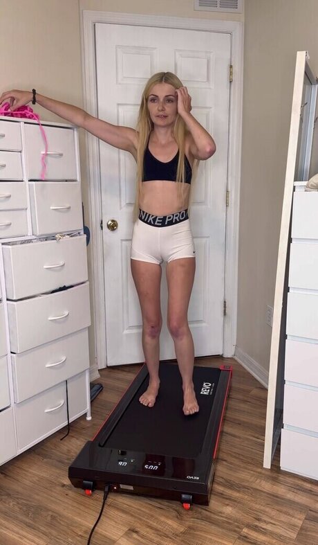 Kerry Carmody nude model picture