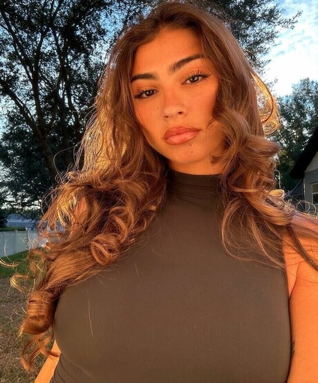 Bella Ramirez top model pic