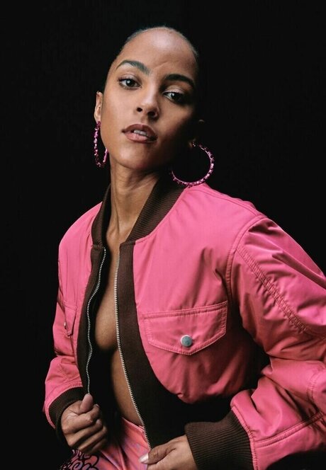 Lou Llobell top star gallery