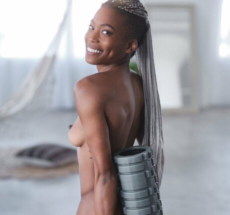 TrueNakedYoga star perfect pics