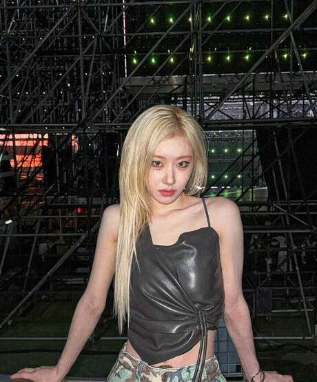 Chaeryeong star hot pics