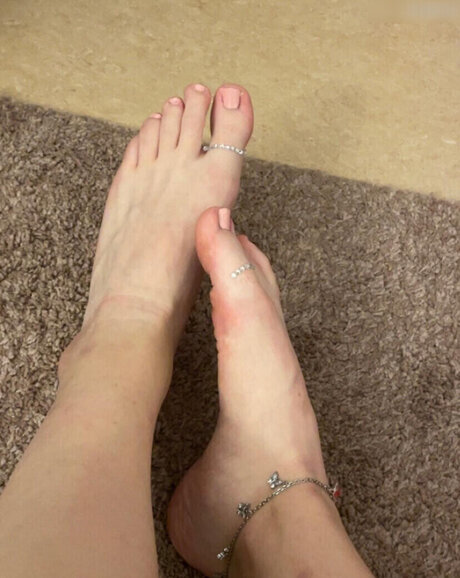 Leahbunnyy model high quality pictures