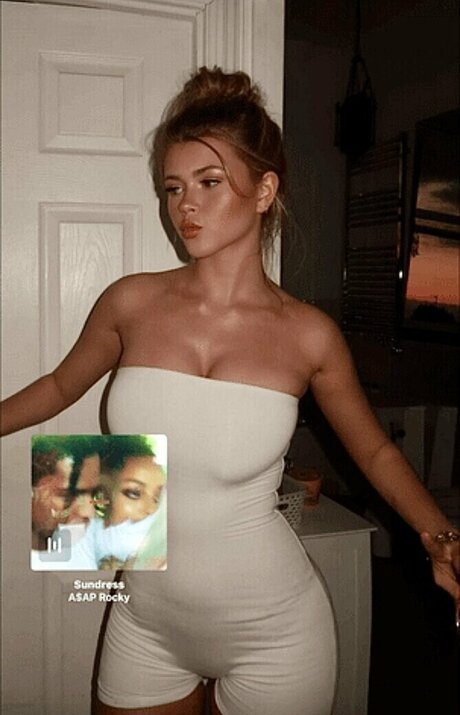 Darcey Garraway porn model photo