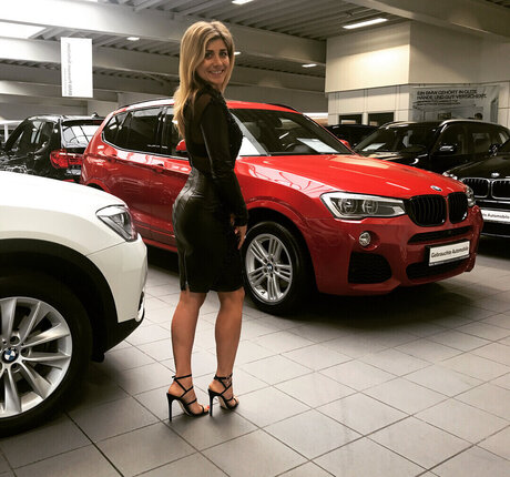 blonde hot wife onlyfans exclusive images