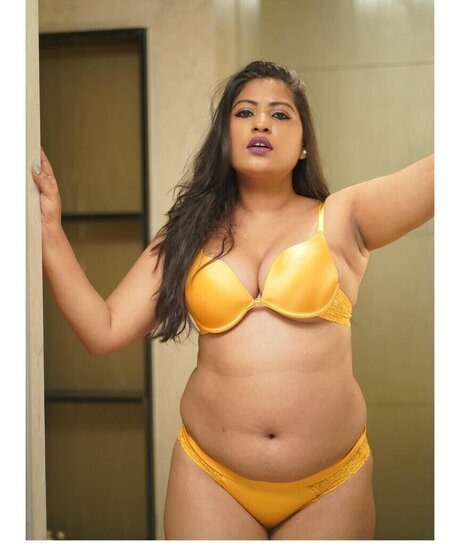 Anjali Gaud naked actress pic