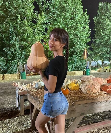 Salina Barajas beautiful model pics