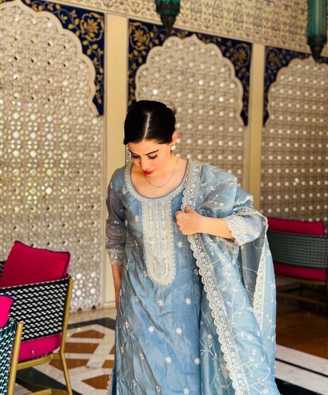 Urfi Javed model art pics