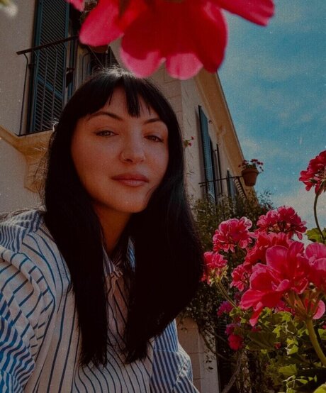 Julia Michaels star top image