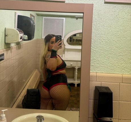 Ivy Malibu exclusive model pic