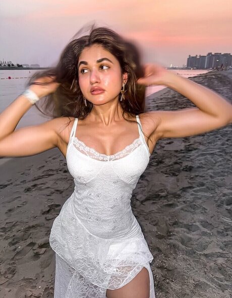 Soniya Singh Khatri top model photo