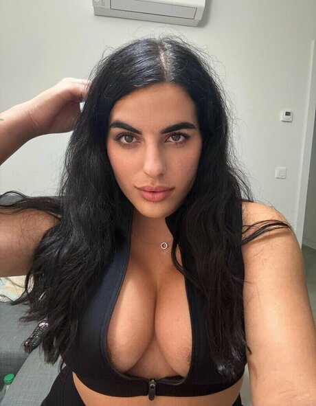 Rosie Cage hd actress photo