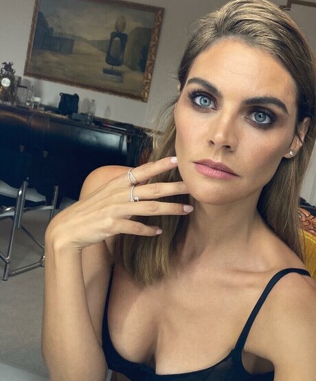 Amaia Salamanca Ur zar exclusive actress pictures