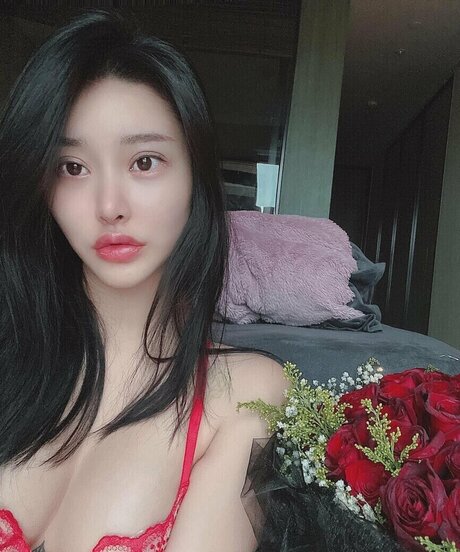 Song Yuxin pornstar high quality photo