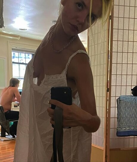 Dora Jar hot model gallery