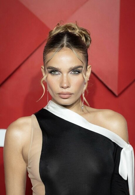 Hana Cross model porn img