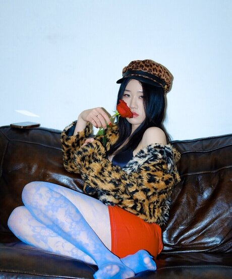 Lo3tus model nude picture