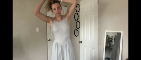 Beez ASMR exclusive pornstar pic