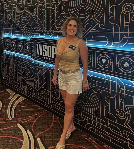 Storage Wars hot pornstar pic