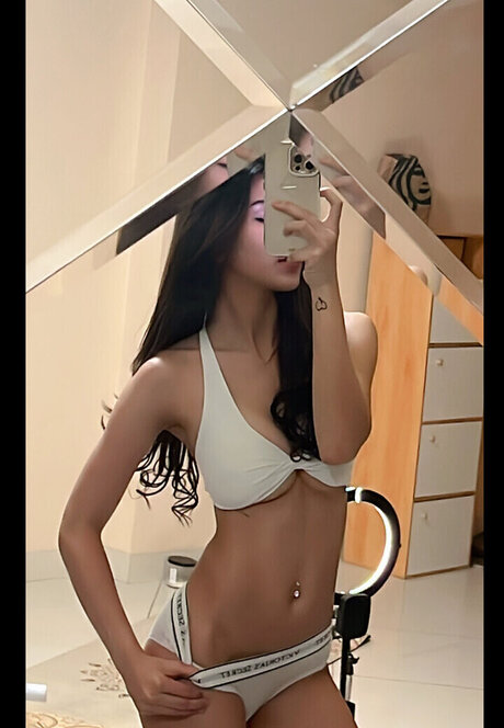 Shinta Khyuliang pornstar adult picture