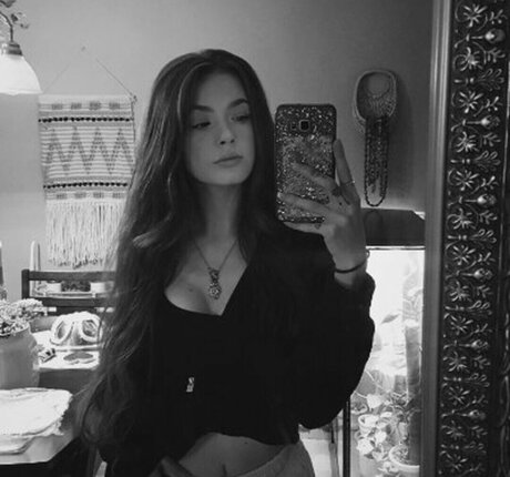 nic2hardo model pretty picture