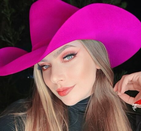 inapommer nudes actress img