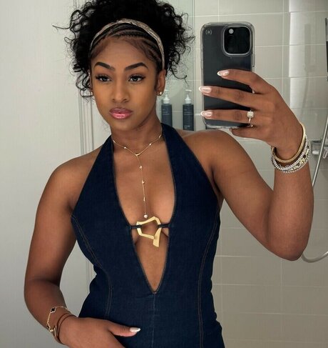 Deja Kelly beautiful star picture