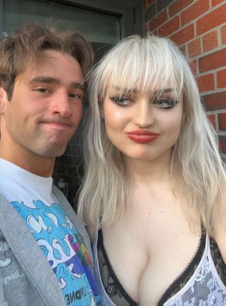 TalkFastEllie exclusive model images