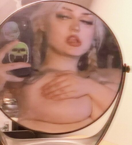 TalkFastEllie erotic actress img