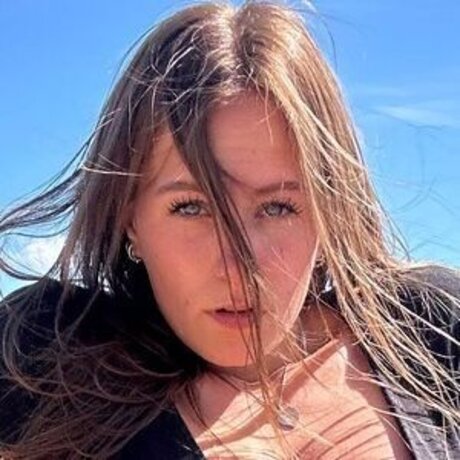 selenaluvv best model image