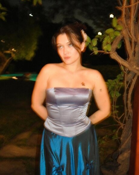 Isa Briones star naked picture