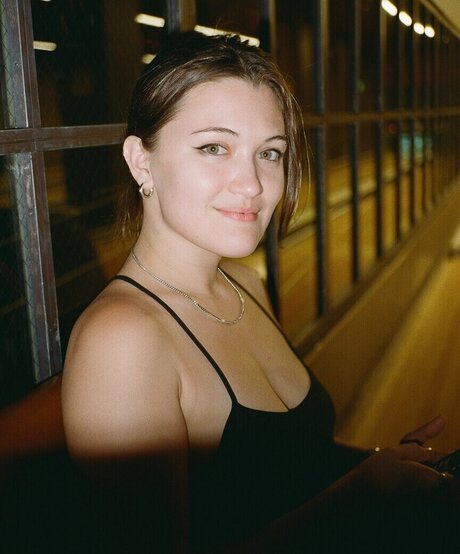 Isa Briones art star image