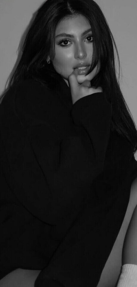 Valeria Guerra hd actress pics