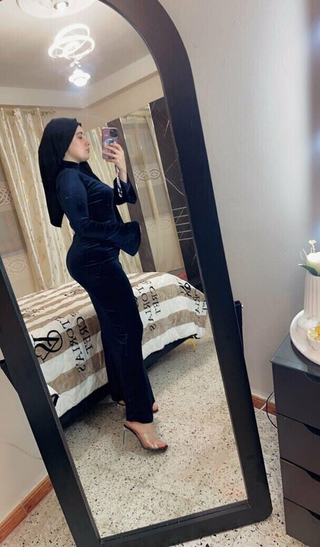 Dounia Stayfia free pornstar picture