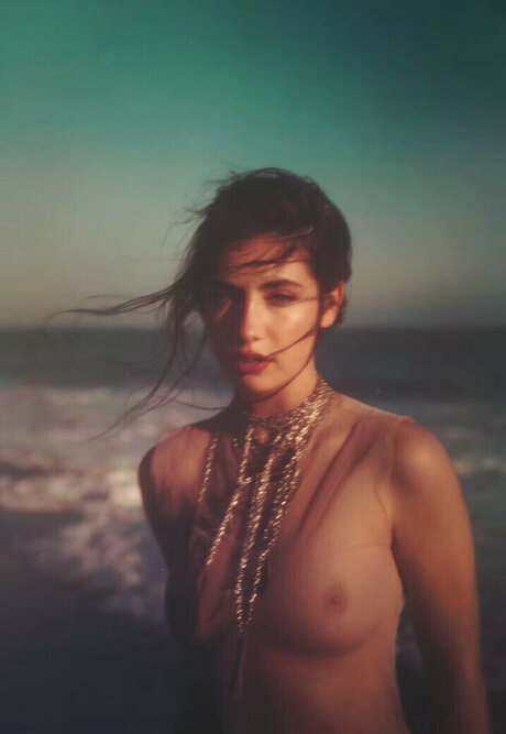 Maud Elena star pretty pic