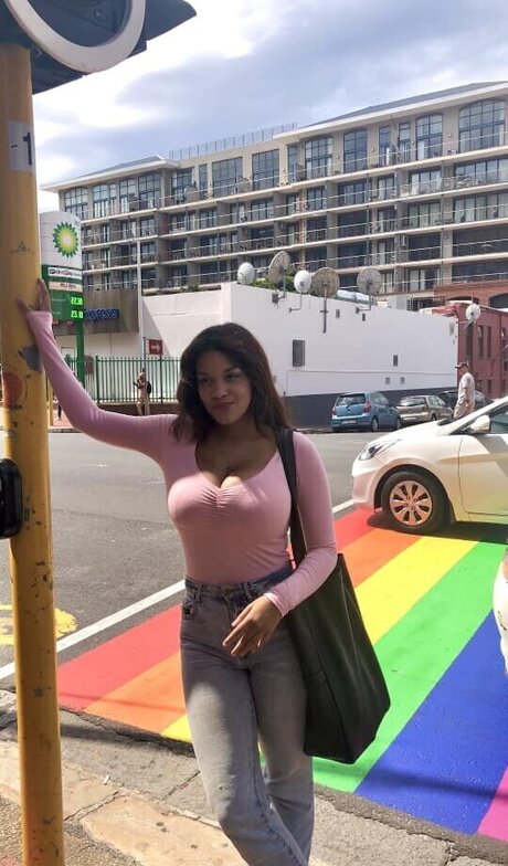 Nakishka pretty actress image