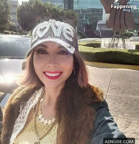 Bella De La Vega model top images