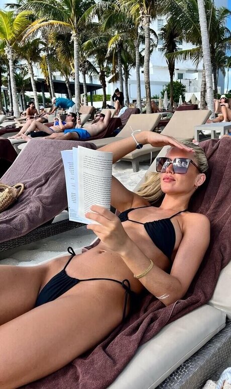 Eilidh Scott best star pics