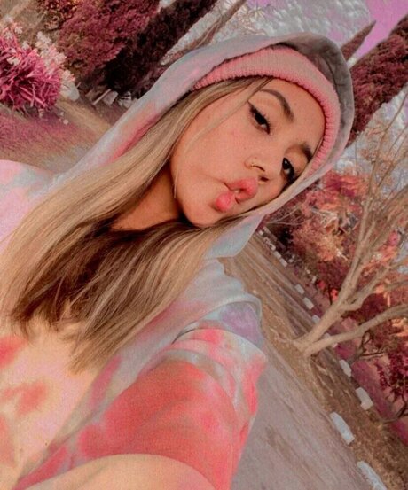 Saturnna Moon beautiful actress gallery