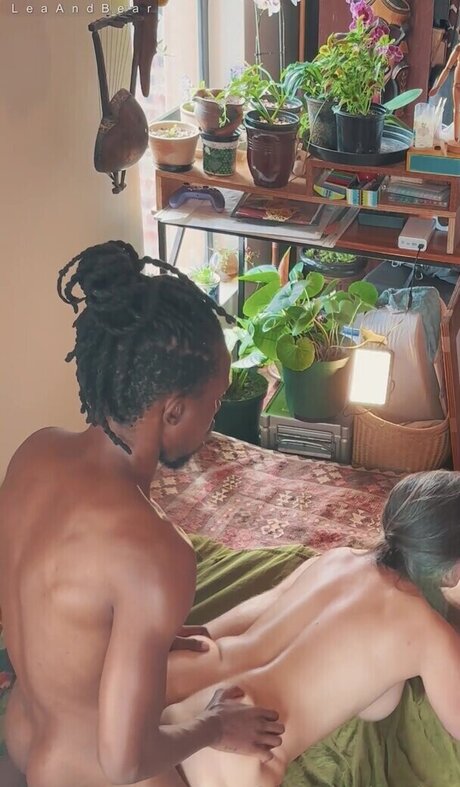 Leah And Bear beautiful model galleries