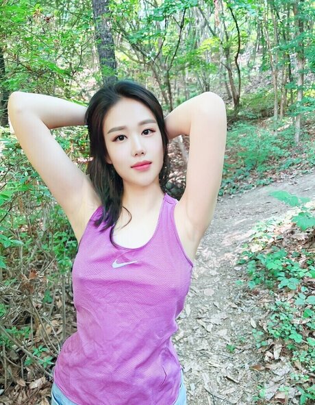 Thea Lee model art image